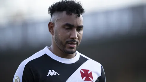 Payet vem sendo contestado internamente no Vasco e pode rescindir contrato