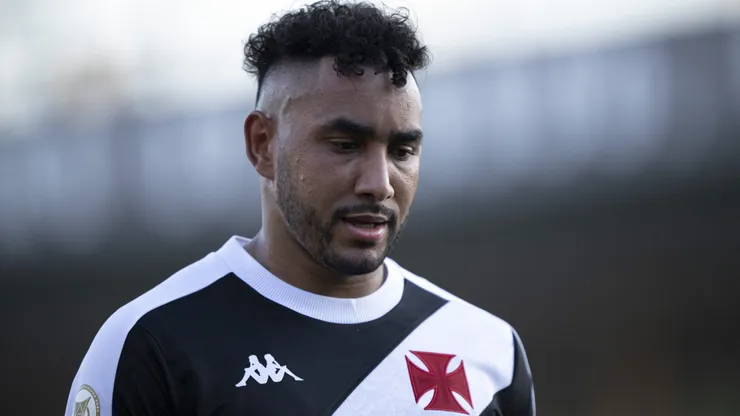 Payet vem sendo contestado internamente no Vasco e pode rescindir contrato
