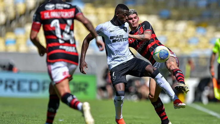Luiz Henrique e Ayrton Lucas em Flamengo x Botafogo pelo Campeonato Brasileiro 2024