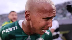 Deyverson emocionado comemorando seu gol na final da Copa Libertadores da América de 2021, entre Palmeiras e Flamengo, no Estádio Centenário, no dia 27/11/2021.
