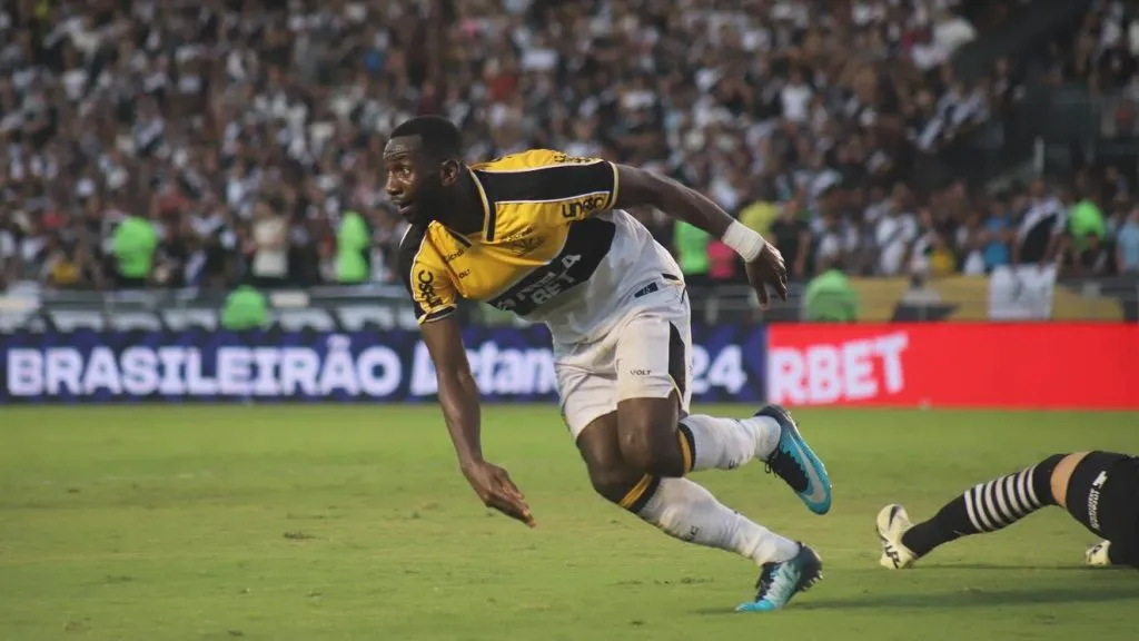 Bolasie comemorando o seu tento contra o Vasco. Foto: Celso da Luz | CEC