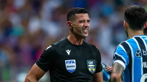 Braúlio foi o árbitro principal da partida. Foto: Jhony Pinho/AGIF