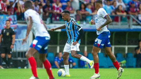 Edenilson jogador do Gremio durante partida contra o Bahia no estadio Arena Fonte Nova pelo campeonato Brasileiro A 2024. Foto: Jhony Pinho/AGIF