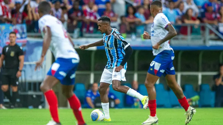 Edenilson jogador do Gremio durante partida contra o Bahia no estadio Arena Fonte Nova pelo campeonato Brasileiro A 2024. Foto: Jhony Pinho/AGIF
