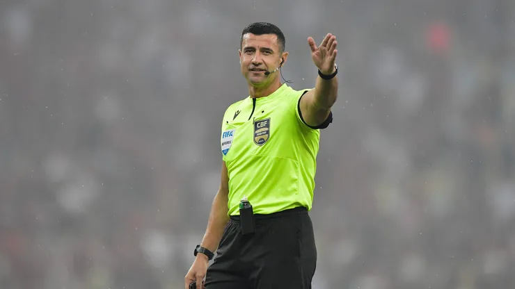 Árbitro foi o principal assunto no pós-jogo entre as equipes