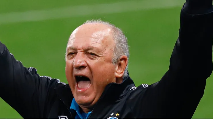 Felipão no comando do Grêmio, em 2021. Técnico está livre no mercado.