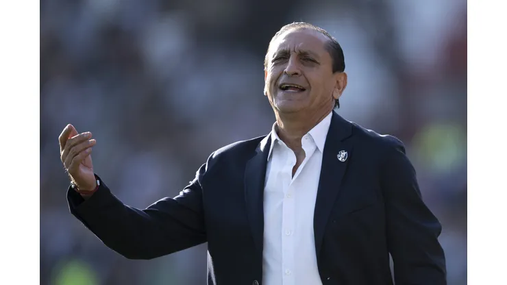 Ramón Díaz surpreende e deixa cargo no Vasco.