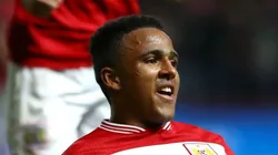 Niclas Eliasson com a camisa do Bristol City. Atacante na mira do Imortal.