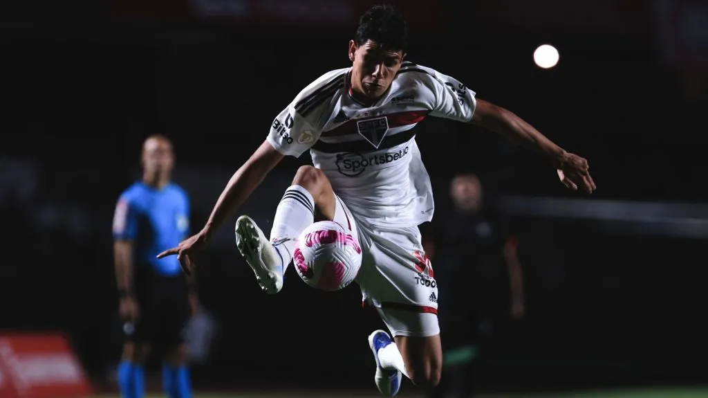 João Moreira em partida do São Paulo - Foto: Ettore Chiereguini/AGIF