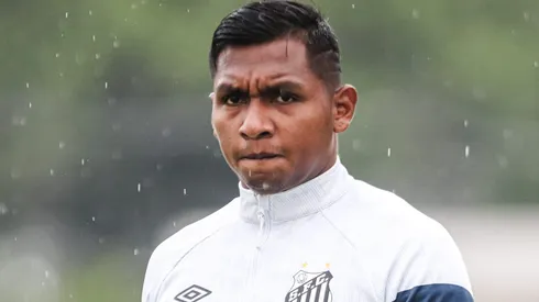 Morelos foi titular no Santos e foi elogiado por Carille por emagrecimento