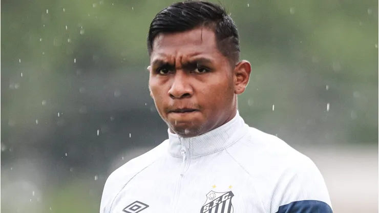 Morelos foi titular no Santos e foi elogiado por Carille por emagrecimento