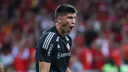 Rochet comemorando lance pelo Inter. Foto: Maxi Franzoi/AGIF