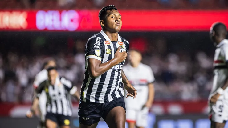 Atacante colombiano comemorando gol diante do São Paulo