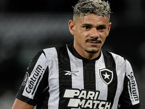 Futuro do ataque indefinido: Artur Jorge busca substituto para Tiquinho Soares no Botafogo
