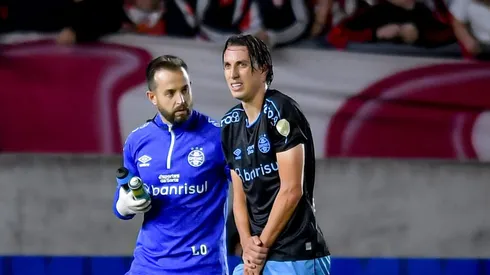 Geromel em ação na partida contra o Estudiantes (ARG). Foto: Marcelo Endelli/Getty Images