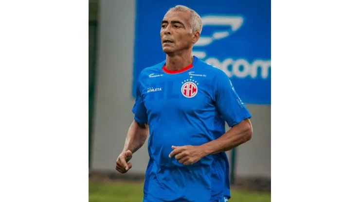 Romário está treinando pelo América-RJ (Foto: Divulgação/Instagram)