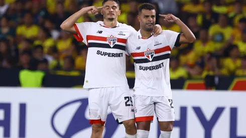 Celebração de gol do São Paulo contra o Barcelona pela Libertadores. (Foto de Franklin Jacome/Getty Images)
