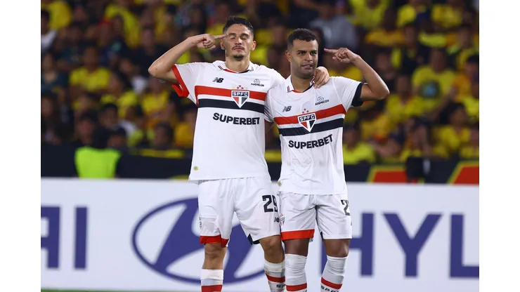 Celebração de gol do São Paulo contra o Barcelona pela Libertadores. (Foto de Franklin Jacome/Getty Images)