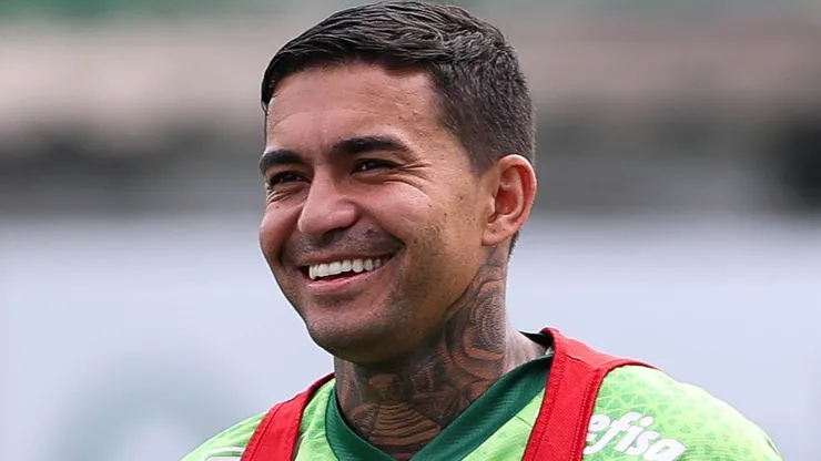 Dudu tem previsão otimista de voltar a defender o Palmeiras em campo
