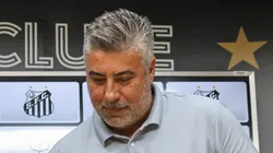 SP - SANTOS - 23/08/2023 - SANTOS, APRESENTACAO RINCON - O dirigente Alexandre Gallo fala aos jornalistas durante apresentacao oficial de Rincon como jogador do Santos em coletiva de imprensa realizada no Vila Belmiro.