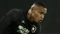 John entrou no lugar de Gatito em Botafogo x Universitário