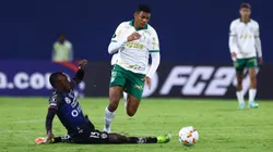 Luis Guilherme faz o gol salvador do Palmeiras no fim do jogo contra o Independiente del Valle. Foto: Franklin Jacome/Getty Images)