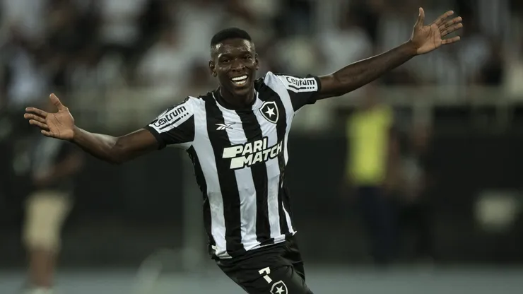 Luiz Henrique jogador do Botafogo comemora seu gol no Nilton Santos. (Foto: Jorge Rodrigues/AGIF)