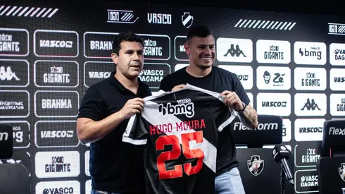 Hugo Moura em sua apresentação oficial pelo Vasco Foto: Vasco