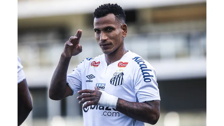 Otero ganha R$ 50 mil no Santos e é visto como sucesso de negócio para o futuro