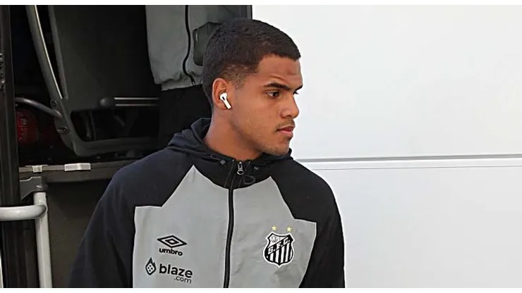 Enzo foi titular na estreia do Peixa na Série B - Fotos : Pedro Ernesto Guerra Azevedo/Santos FC