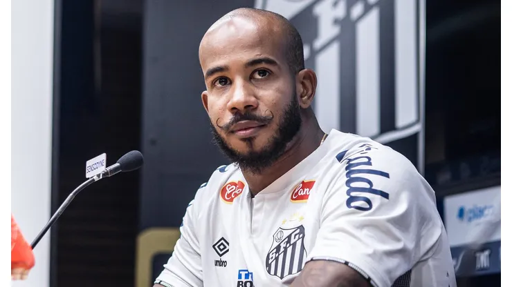 Patrick em apresentação na Vila Belmiro - Fotos: Raul Baretta/ Santos FC.