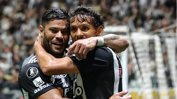 Hulk e Gustavo Scarpa, jogadores do Atlético.