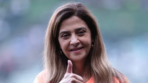 Leila Pereira antes da partida contra o Bragantino, em 2022. Presidente mira contratação para o ataque.