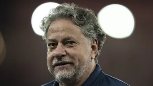 Julio Casares antes da partida contra o Flamengo pelo Brasileirão. Presidente fecha acordo nos bastidores.