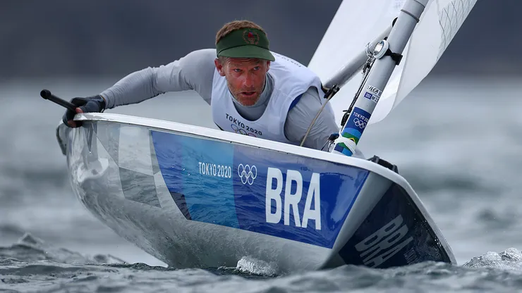 Robert Scheidt em Tóquio: Maior medalhista da história olímpica do Brasil (Foto: Clive Mason/Getty Images)