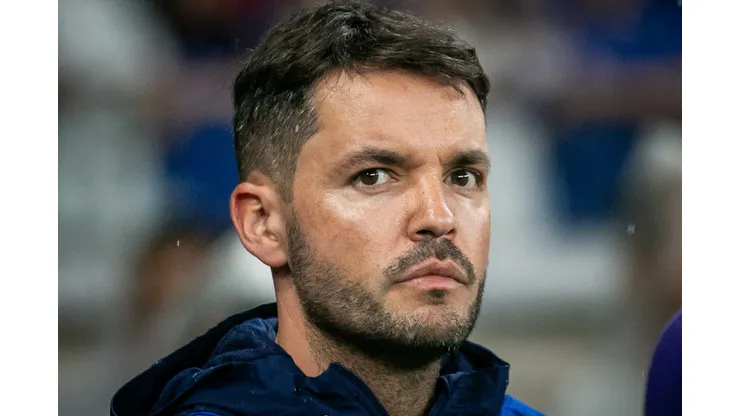 Nicolás Larcamón foi demitido do Cruzeiro com apenas quatro meses de trabalho e soltou críticas