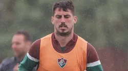 Gabriel Pires treina no CT Carlos Castilhos. O volante pouco atuou pelo Flu