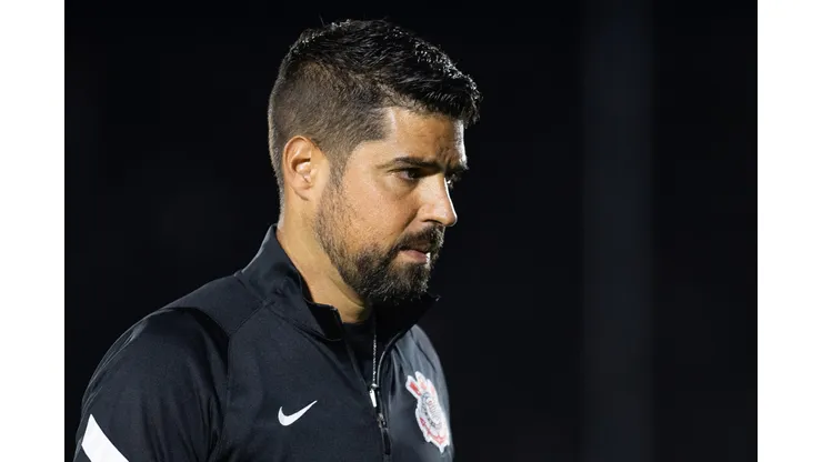 António Oliveira pode ter perigo no cargo do Corinthians.