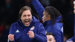 Pedro Martins comemorando vitória pelo Olympiacos. Técnico quase acertou com o SP.