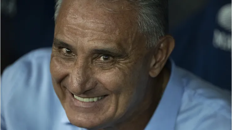 RJ - RIO DE JANEIRO - 17/04/2024 - BRASILEIRO A 2024, FLAMENGO X SAO PAULO - Tite tecnico do Flamengo durante partida contra o Sao Paulo no estadio Maracana pelo campeonato Brasileiro A 2024.