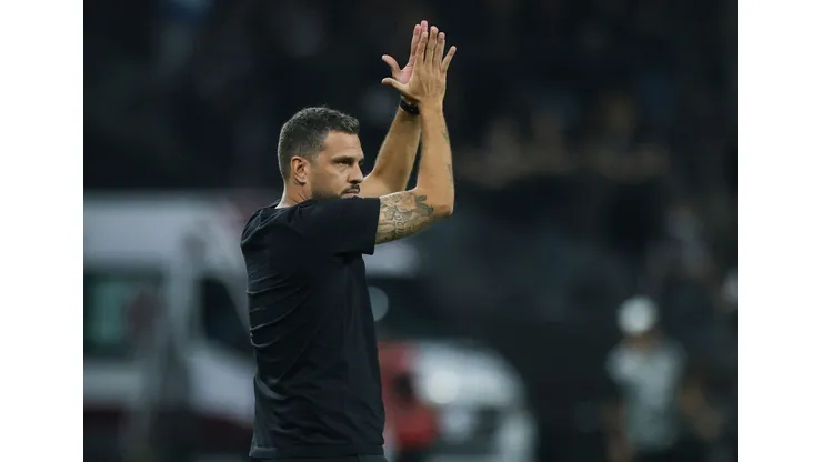 António Oliveira terá grande desafio diante do Argentinos Juniors.