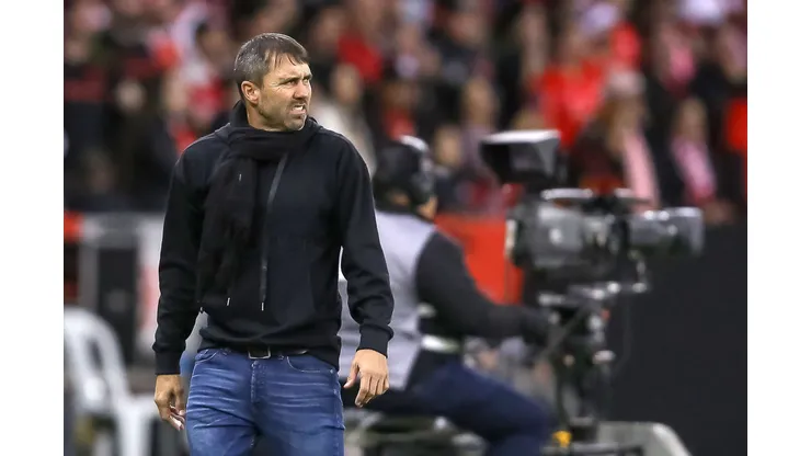 Eduardo Coudet tem problemas na montagem de time do Inter por lesões.
