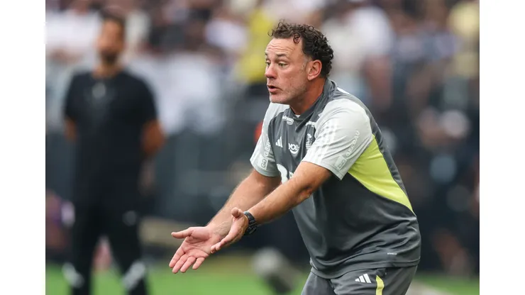 Gabriel Milito começa a preparação para a partida diante do Peñarol.