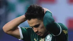 Raphael Veiga lamenta durante partida contra o Flamengo. Meia é criticado na web.