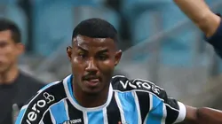 Cuiabano durante partida contra o Athletico-PR. Lateral foi vendido.