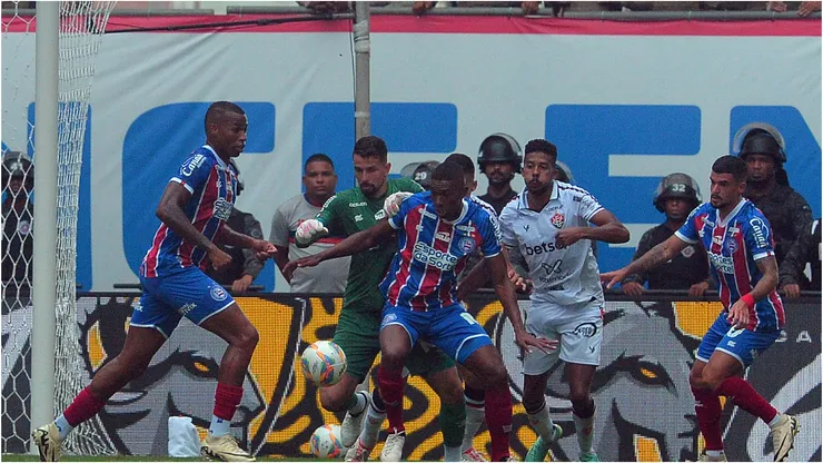 Foto: Walmir Cirne/AGIF - Partida entre Vitória e Bahia.