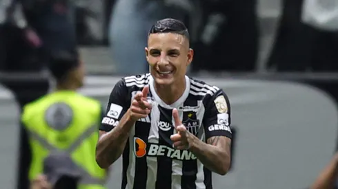 Arana comemorando seu gol no clássico. Foto: Gilson Lobo/AGIF