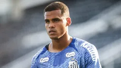 Enzo Monteiro foi o escolhido de Carille para começar jogando. Foto: Reinaldo Campos/AGIF