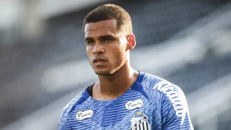 Enzo Monteiro foi o escolhido de Carille para começar jogando. Foto: Reinaldo Campos/AGIF