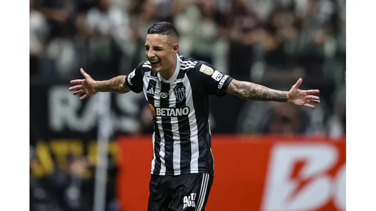 Guilherme Arana jogador do Atletico-MG comemora seu gol durante partida contra o Cruzeiro no estadio Arena MRV pelo campeonato Brasileiro A 2024. Foto: Gilson Lobo/AGIF